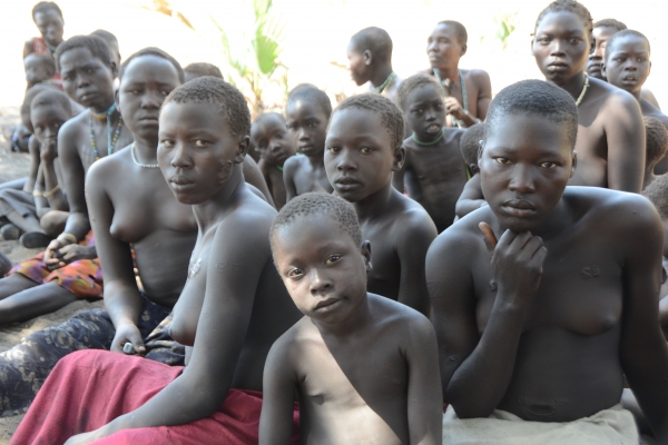 93-ljudstvo-ganza-modri-nil-januar-2011-sudan-sest-mesecev-pred-napadom-vladnih-sil63457203-034D-962F-EF20-7FEFEB9CF515.jpg
